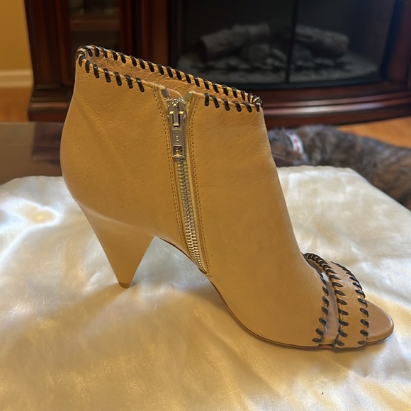 Loeffler Randall shoes. Made in Italy. Tan with black whip stitching. - Picture 3 of 5